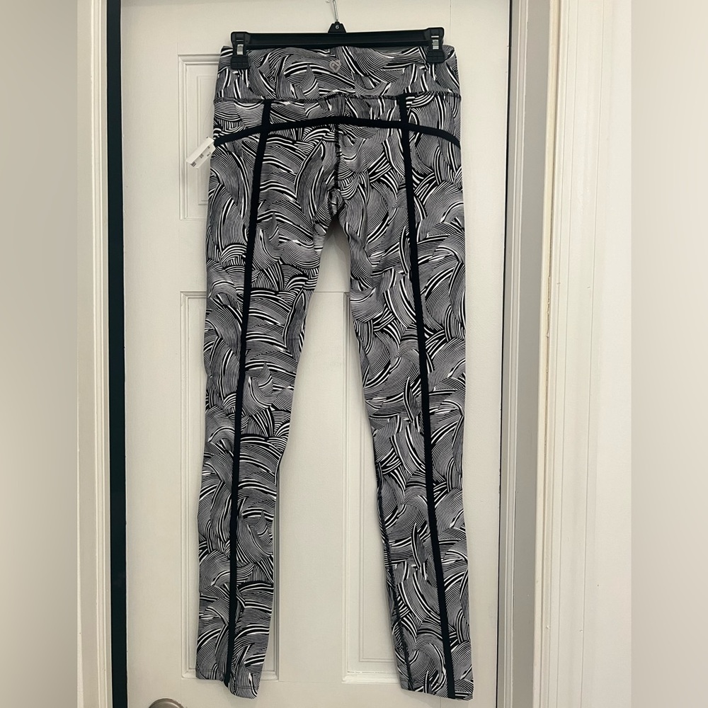 NEW Colosseum abstract print yoga pants